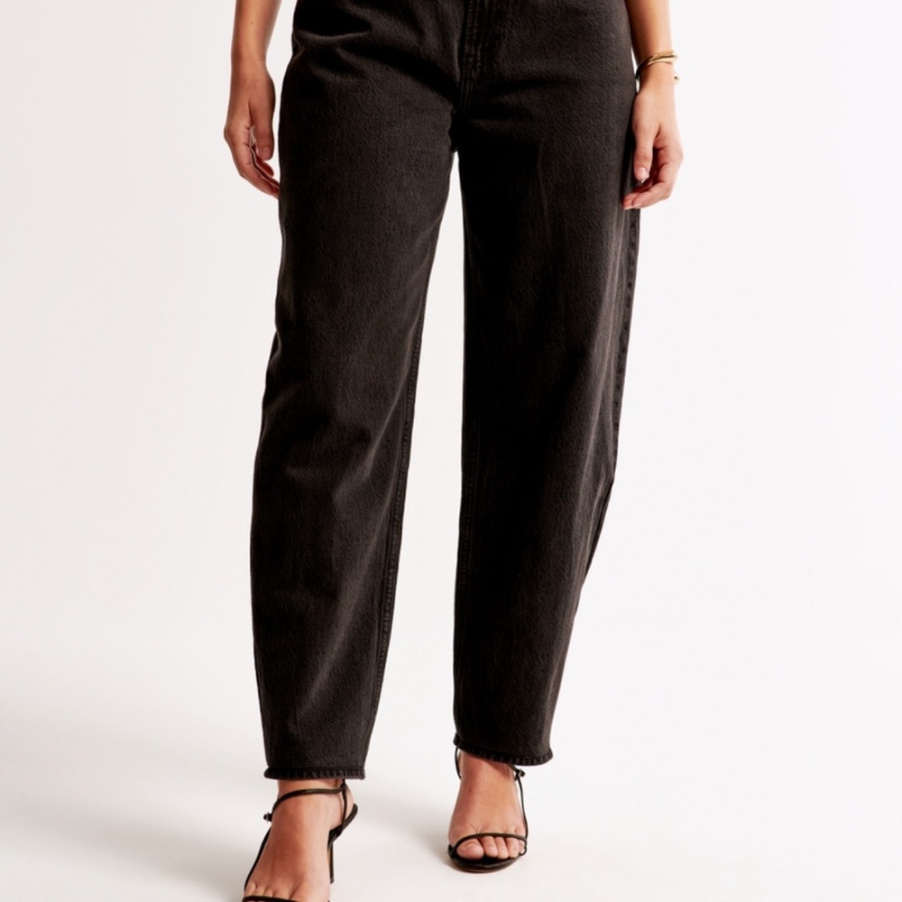 Abercrombie & Fitch Tapered Loose High Rise Denim